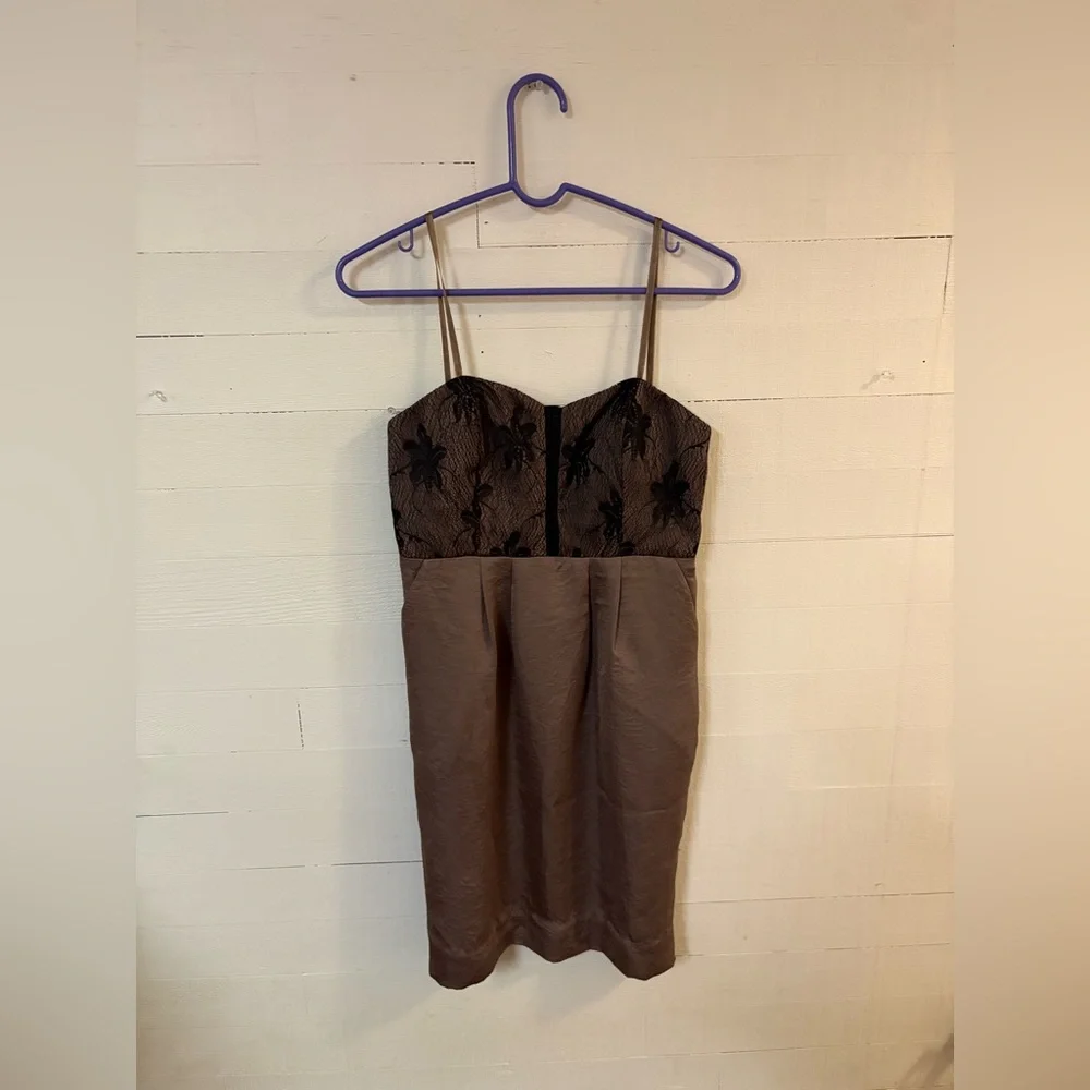 BCBGeneration Lace Bodice Taupe Cocktail Dress with Pockets Size 8 - Picture 2 of 8